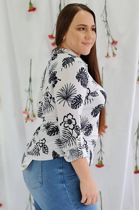 Blusa para dama color blanco con estampado floreal