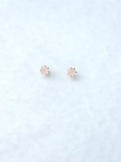 Par de aretes para dama diseño de diamante rosado