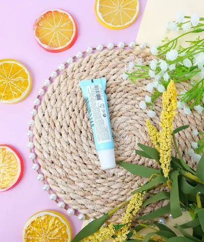 Brillo labial hidratante Amuse para dama sabor coco