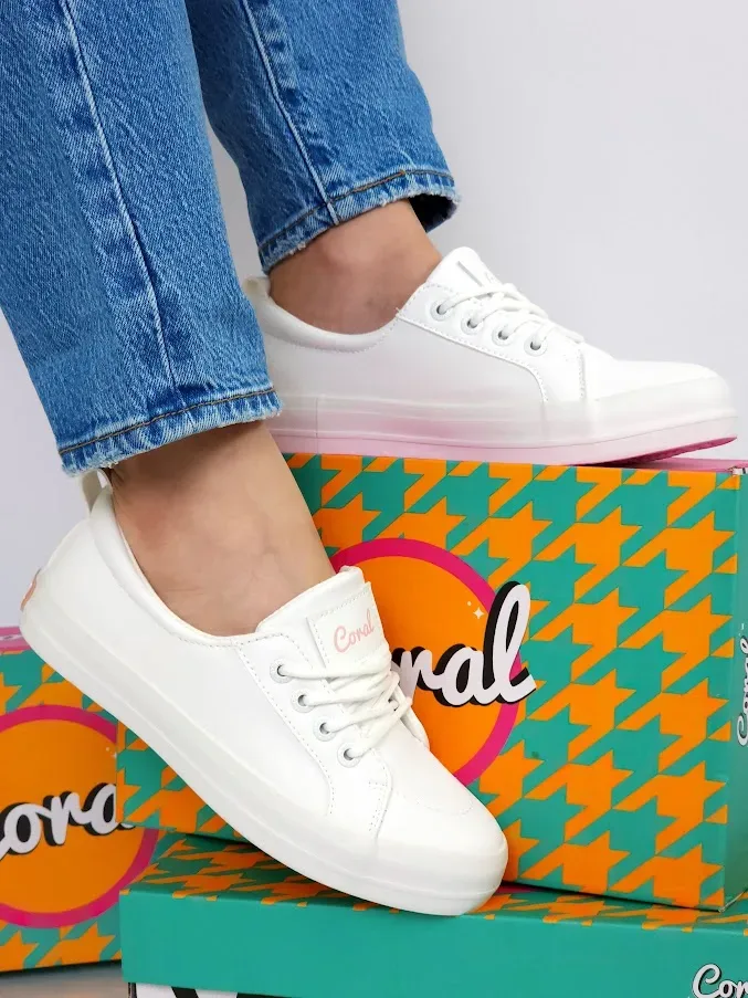 Tenis Coral para dama color blanco Jules all white pu