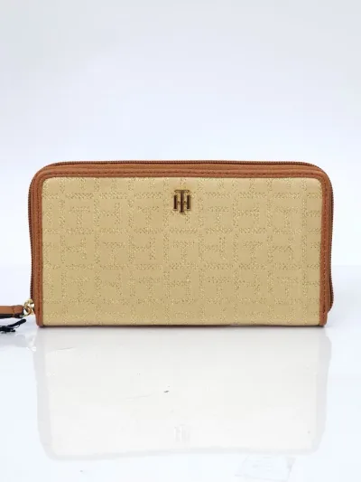 Cartera Tommy Hilfiger para dama color beige