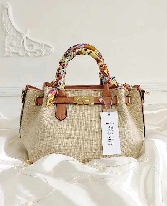 Bolso para dama color beige, camel y dorado