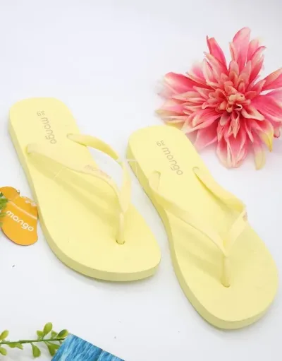 Sandalias Mango para dama color amarillo