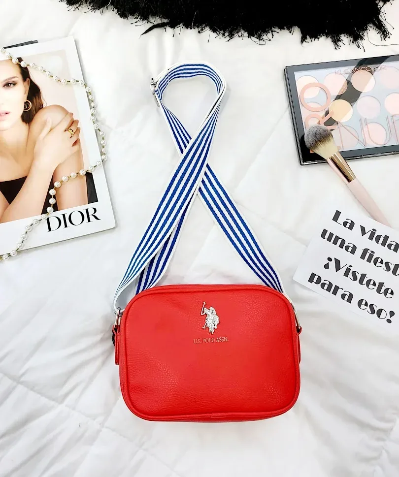Bolso  U S Polo ASSN para dama color rojo