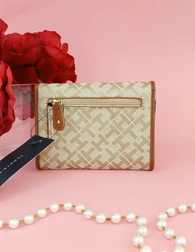 Cartera Tommy Hilfiger para dama color beige