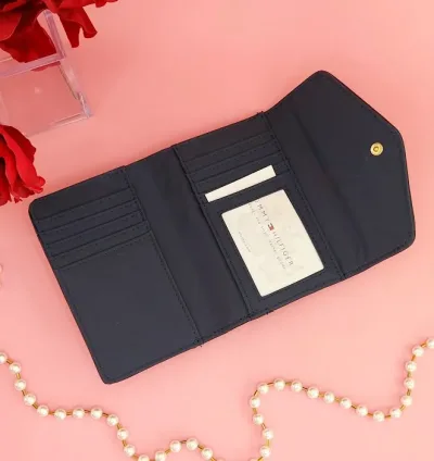 Cartera Tommy Hilfiger para dama color beige