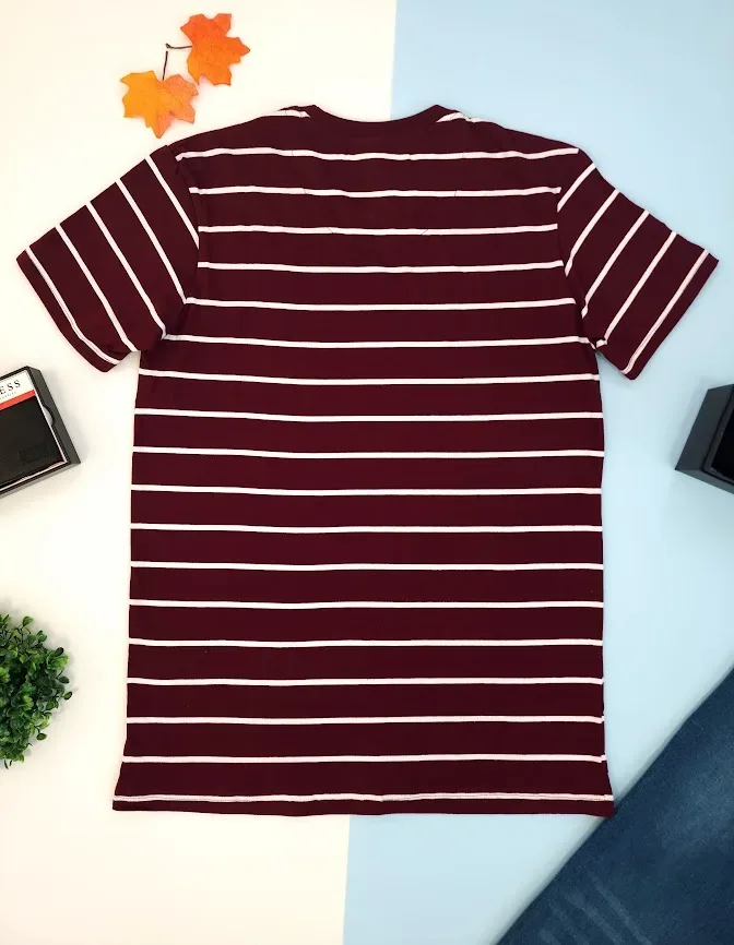 Camiseta Caambridge Polo para caballero diseño a rayas color vino y blanco