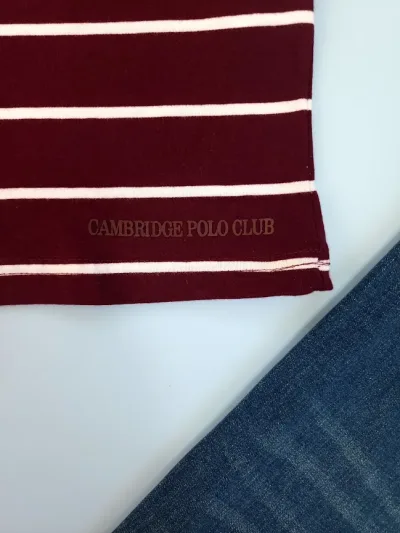 Camiseta Caambridge Polo para caballero diseño a rayas color vino y blanco