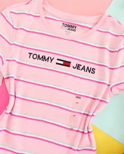Camiseta Tommy Hilfiger para dama diseño a rayas color  azul, rosa, gris y fucsia