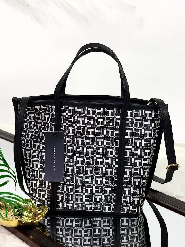 Bolso Tommy Hilfiger para dama color negro