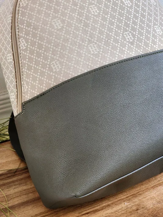 Bolso Tommy Hilfiger para dama XW05351-970015 COLOR VERDE MUSGO