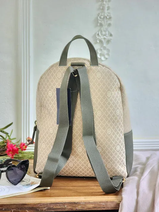 Bolso Tommy Hilfiger para dama XW05351-970015 COLOR VERDE MUSGO