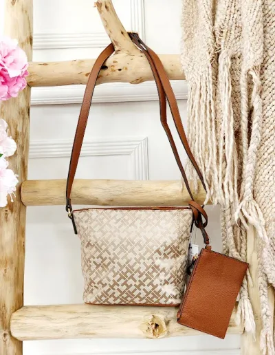Bolso Tommy Hilfiger para dama color beige con café