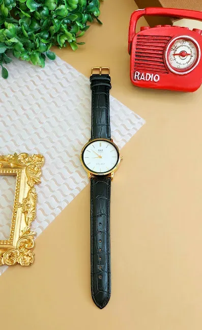 Reloj Q&Q para caballero color negro con dorado