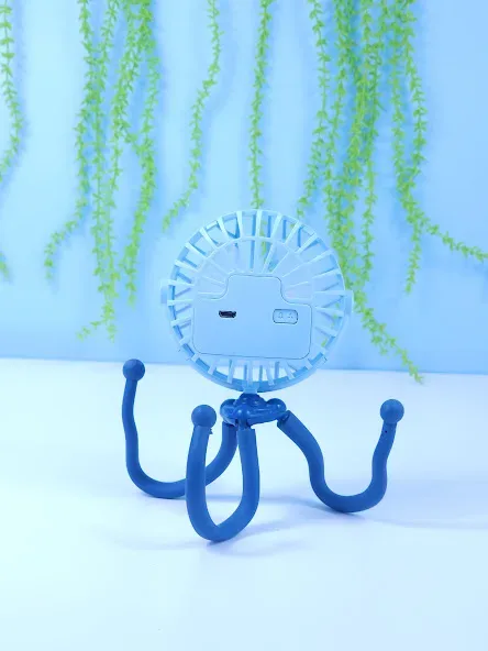 Mini ventilador eléctrico portátil Soporte de pulpo color celeste, figura redonda