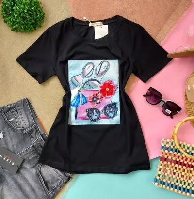 Camiseta para dama con diseño de zapatos y bolso