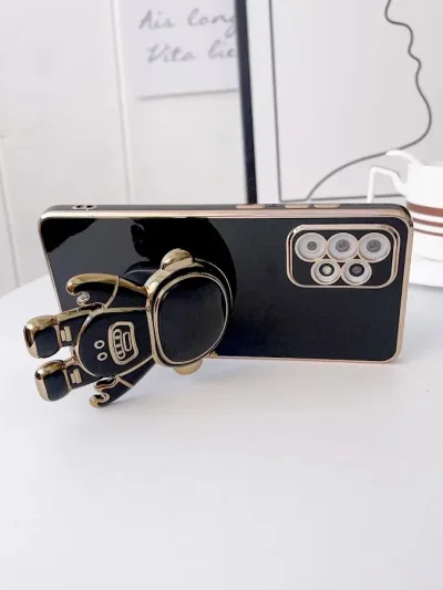 Funda para celular color negro diseño de astronauta
