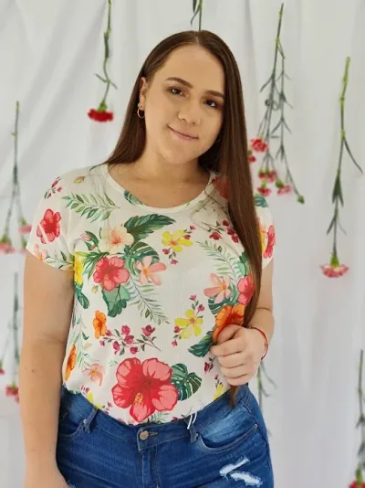 Blusa para dama con estampado floral