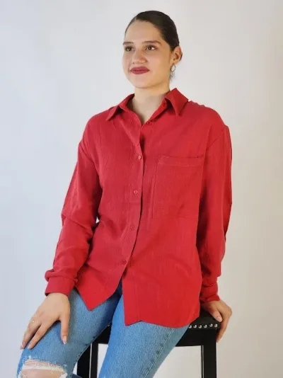 Camisa para dama color rojo cereza
