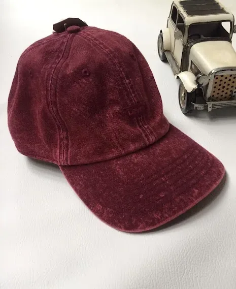 Gorra Levi´s para caballero color vino