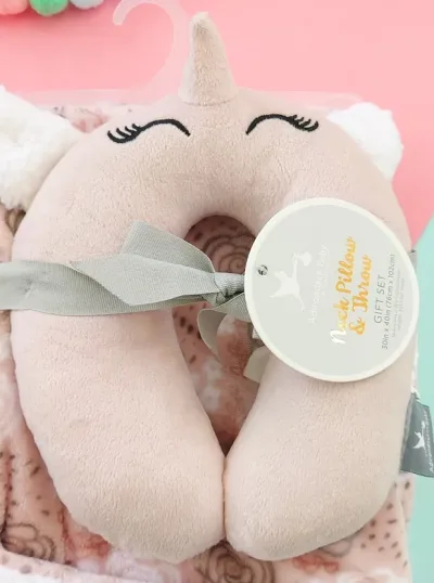 Conjunto de almohada y cobija con diseño de unicornio