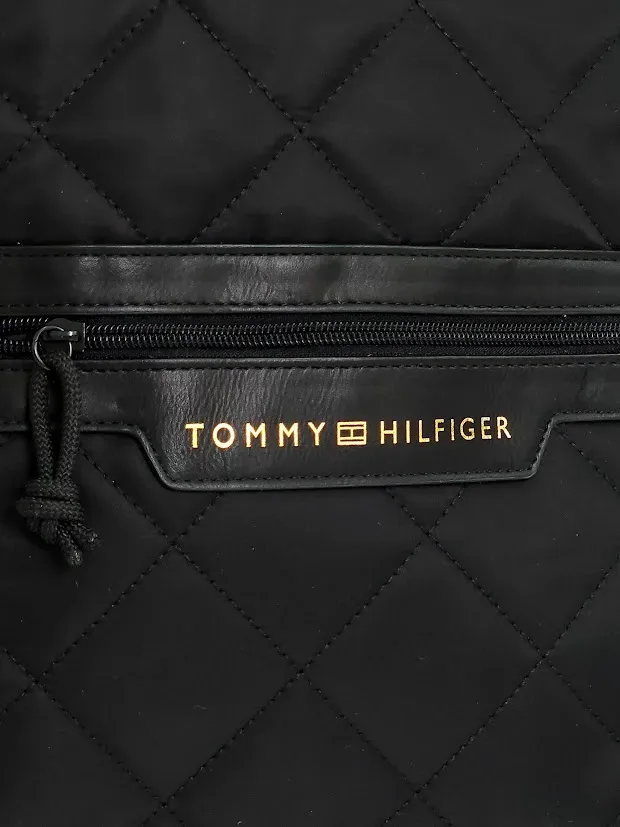 Mochila Tommy Hilfiger para dama color negro
