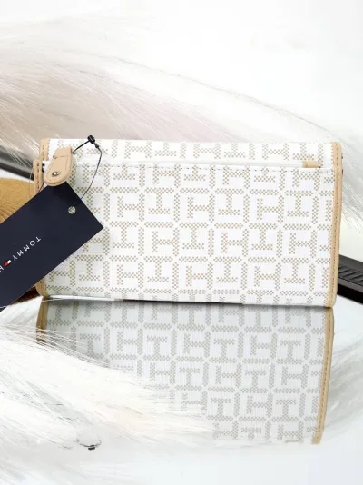 Cartera Tommy Hilfiger para dama color blanco