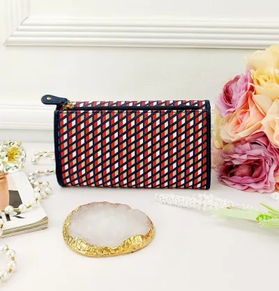 Cartera Tommy Hilfiger para dama color  rojo, azul, beige y blanco