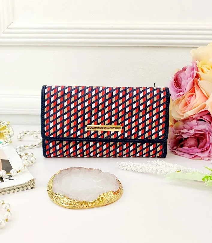 Cartera Tommy Hilfiger para dama color  rojo, azul, beige y blanco