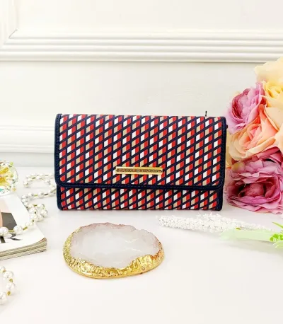 Cartera Tommy Hilfiger para dama color  rojo, azul, beige y blanco