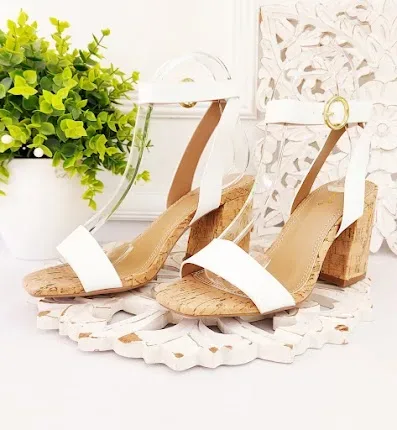 Sandalias para dama color beige y blanco