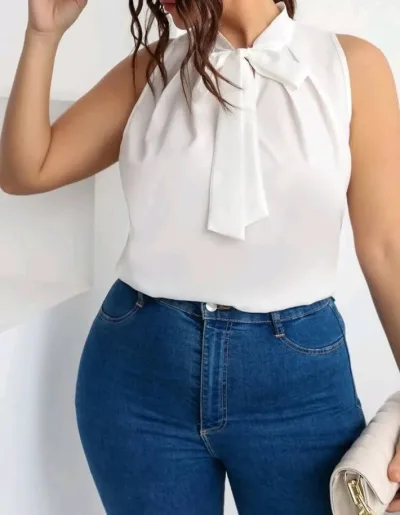 Blusa para dama Plus sin manga con cuello en el cordón