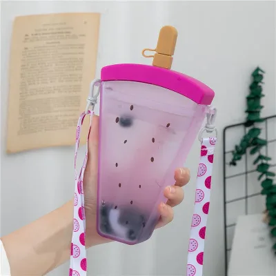 Botella de plástico en forma de sandía