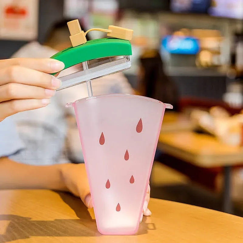 Botella de plástico en forma de sandía