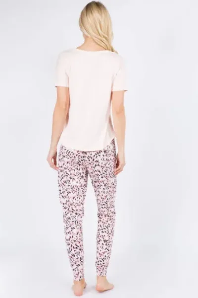 Pijama para dama color rosa con estampado de leopardo