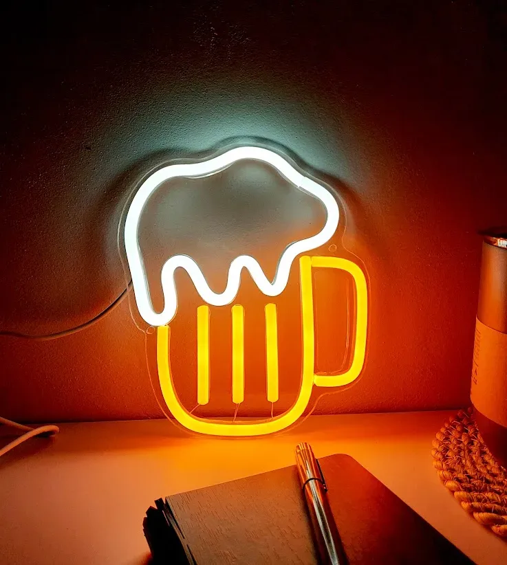 LED decorativa alámbrica en forma de jarra cervecera