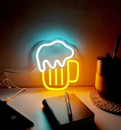 LED decorativa alámbrica en forma de jarra cervecera