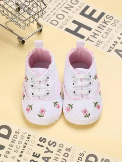 Zapatos para bebe color blanco con rosado con diseño floral