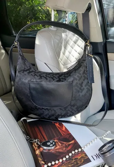 Bolso Tommy Hilfiger para dama color negro