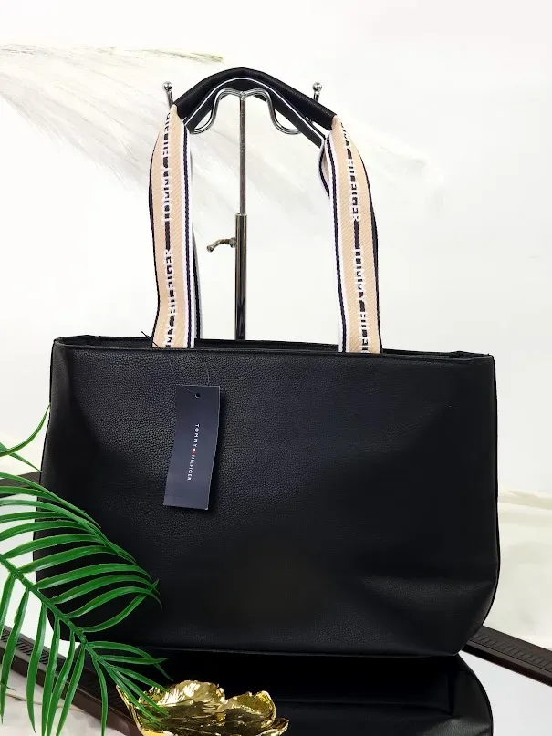 Bolso Tommy Hilfiger para dama color negro