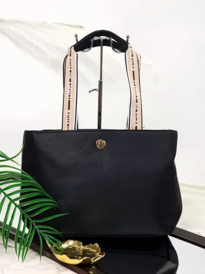 Bolso Tommy Hilfiger para dama color negro