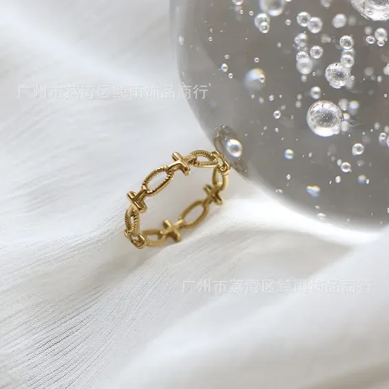 Anillo de acero inoxidable para dama color dorado