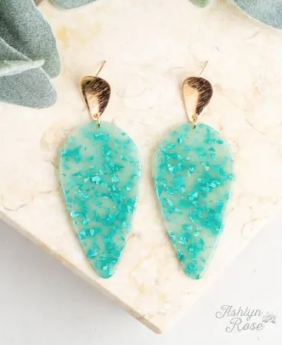 Aretes de fantasía color verde menta con forma de gota