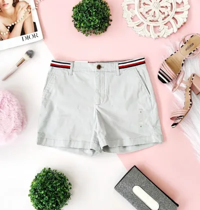 Short tommy Hilfiger para dama color gris claro