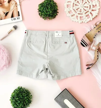 Short tommy Hilfiger para dama color gris claro