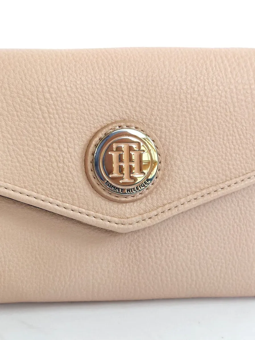 Cartera Tommy Hilfiger para dama color palo rosa
