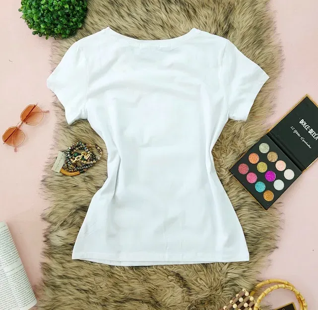 Camiseta para dama color blanco con diseño de conejo