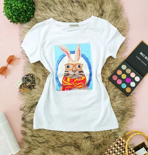 Camiseta para dama color blanco con diseño de conejo