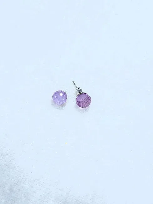 Par de aretes para dama diseño de bolita morada