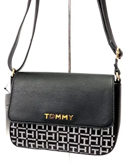 Bolso Tommy Hilfiger color negro